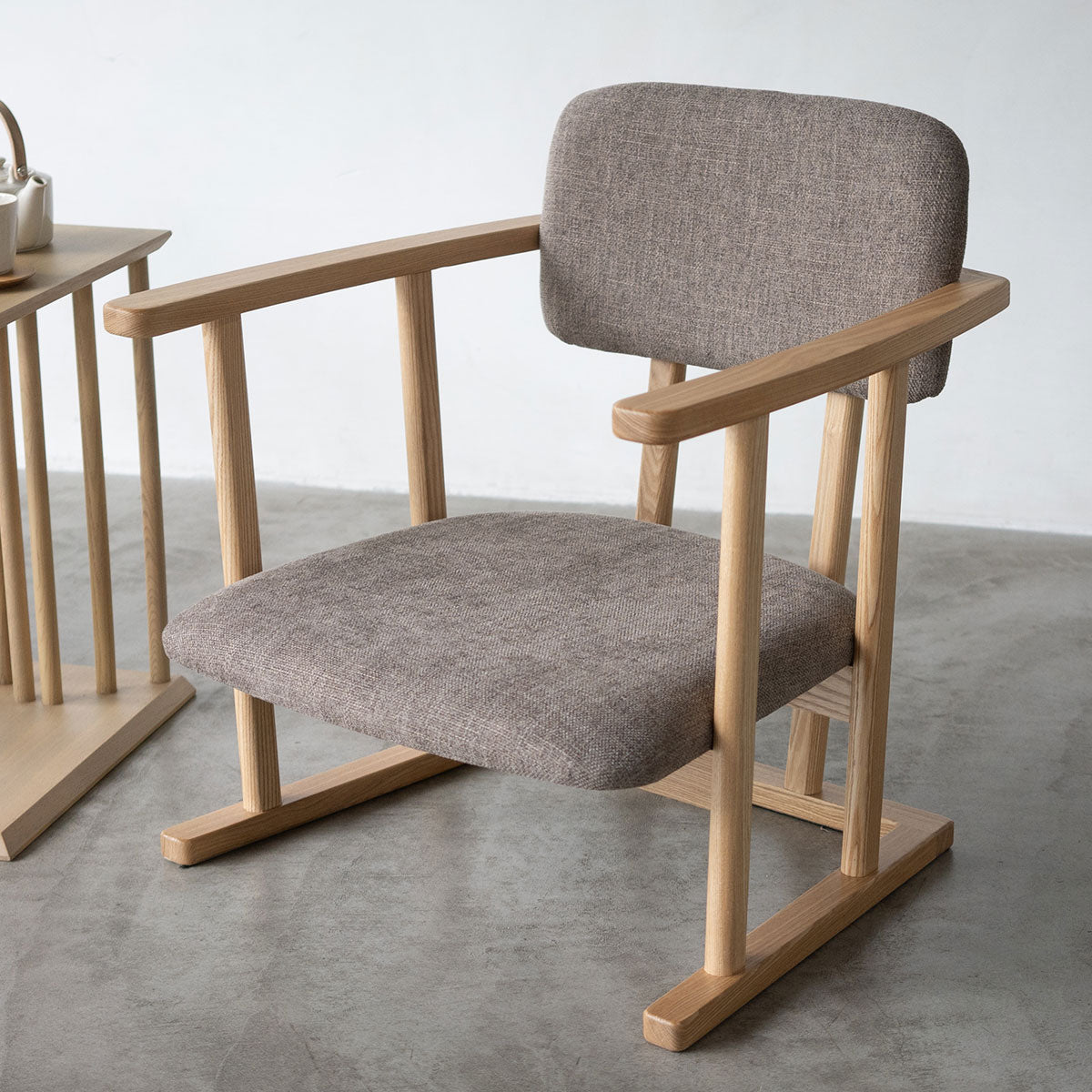 低座椅子 座椅子 完成品 和室にも洋室にも合う 立ち上がりやすい 肘付き ローバック 軽量 コンパクト パーソナルチェア 一人用 一人掛け チェア 椅子