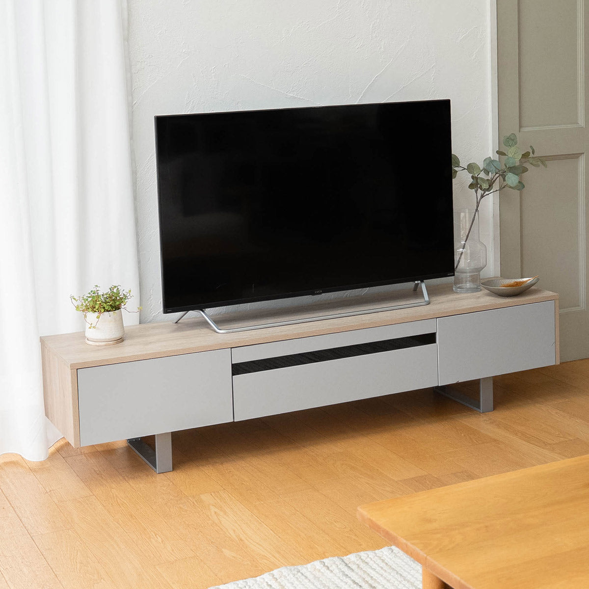 テレビボード テレビ台 ローボード 幅180cm 可動棚付き プッシュラッチ式扉 テレビラック TVボード TV台 TVラック AVラック 収納棚 ロータイプ ホテルライク 32型~60型対応 大型テレビ対応