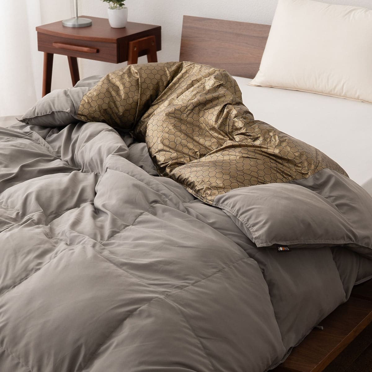 ダウンライク掛け布団 高機能掛け布団 グラフェン・エアロゲル・ダウンライクわた使用 速暖 保温 蓄熱 抗菌防臭 遠赤外線効果 体温で発熱 高断熱 あたたかい 洗える あったか寝具 秋冬 防寒対策 寒さ対策