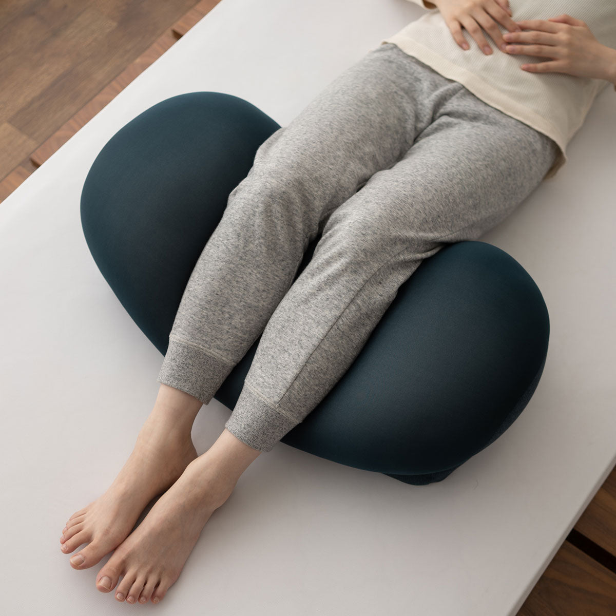 膝に優しい枕 ひざまくら 足枕 フットピロー 敬老の日 母の日 父の日 ギフト プレゼント