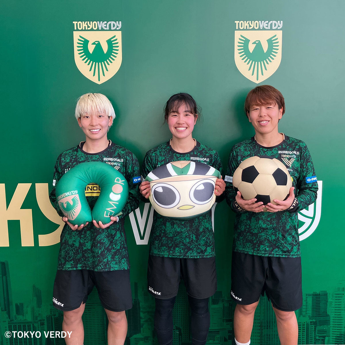 TOKYO VERDY × EMOOR 公式コラボ リヴェルン 変身 ビーズネックピロー ビーズクッション クッション 背もたれ ネックピロー 2WAY マスコットキャラクター 東京ヴェルディ ベレーザ・エムールDAY限定