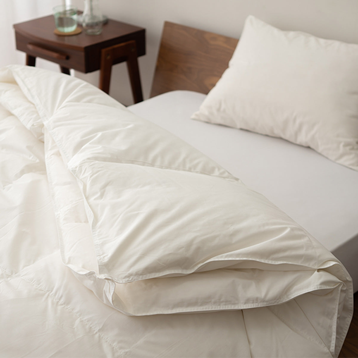 2枚合わせ 羽毛布団 ダブル 日本製 ロイヤルゴールドラベル ポーランド産ホワイトダックダウン93% 非圧縮 新合繊生地使用 軽量 二枚合わせ 収納ケース付き ループ付き