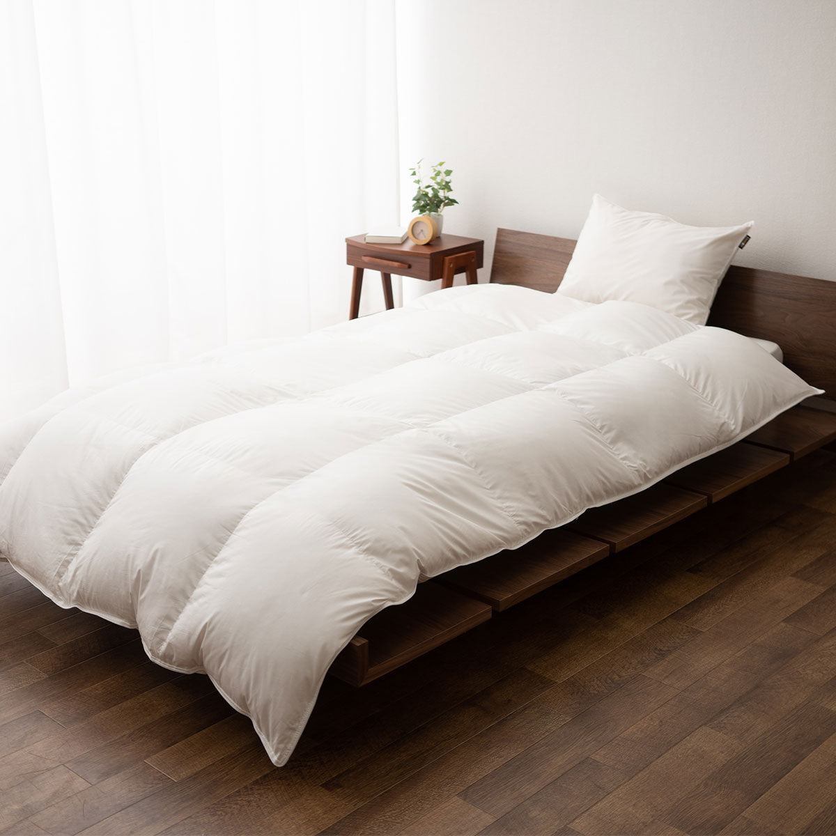 羽毛布団 キング 日本製 ロイヤルゴールドラベル ハンガリー産ホワイトグースダウン93% 非圧縮 ハイブリッド新合繊生地使用 軽量 収納ケース付き ループ付き