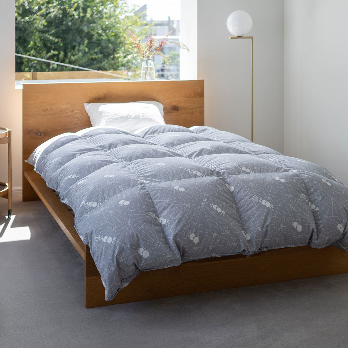 羽毛布団 セミダブル 日本製 ロイヤルゴールドラベル ポーランド産ホワイトダックダウン93% 非圧縮 抗菌 防臭 収納ケース付き ループ付き