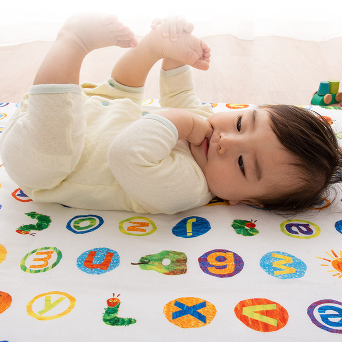 ベビー布団7点セット はらぺこあおむし 日本製 (掛け布団・ハニカム敷き布団・フリース敷き布団・枕・掛け布団カバー・フィットカバー・ピローケース)