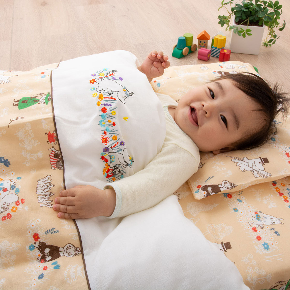 ベビー布団ミニ7点セット ムーミン (掛け布団・ハニカム敷き布団・フリース敷き布団・枕・ピローケース・掛け布団カバー・フィットシーツ)