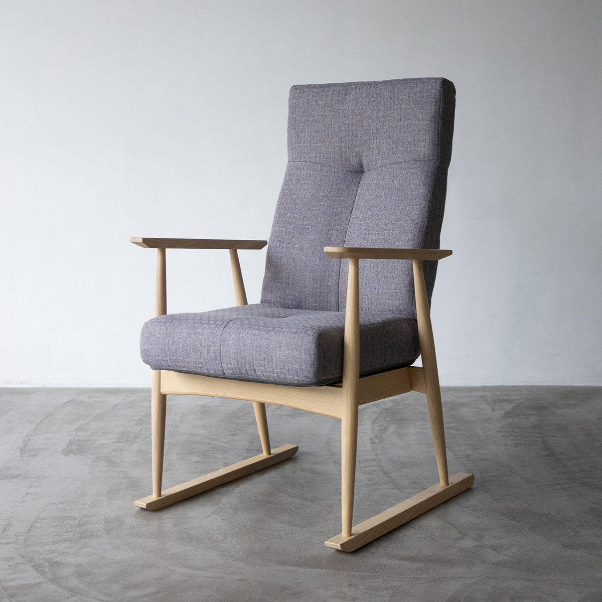 背丈に合わせた 高座椅子 「みなも」 選べる2サイズ 無段階リクライニング ポケットコイル ハイバック 天然木 タモ材 肘付き リクライニングチェア パーソナルチェア ショールーム体験可 完成品