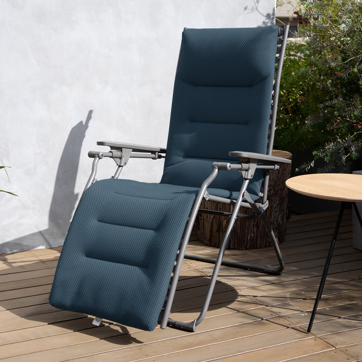 リクライニングチェア インフィニティチェア 無重力 ゼログラビティ 折りたたみ可能 無段階リクライニング 背もたれ角度調節可能 肘付き ハイバック 1人用 【完成品】