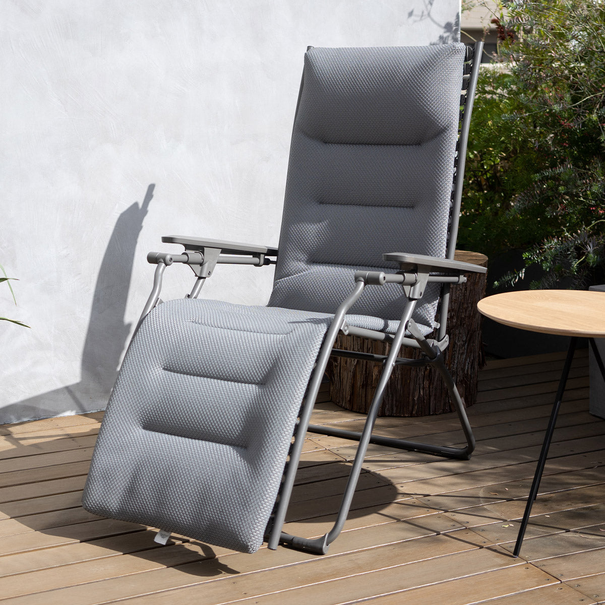 リクライニングチェア インフィニティチェア 無重力 ゼログラビティ 折りたたみ可能 無段階リクライニング 背もたれ角度調節可能 肘付き ハイバック 1人用 【完成品】