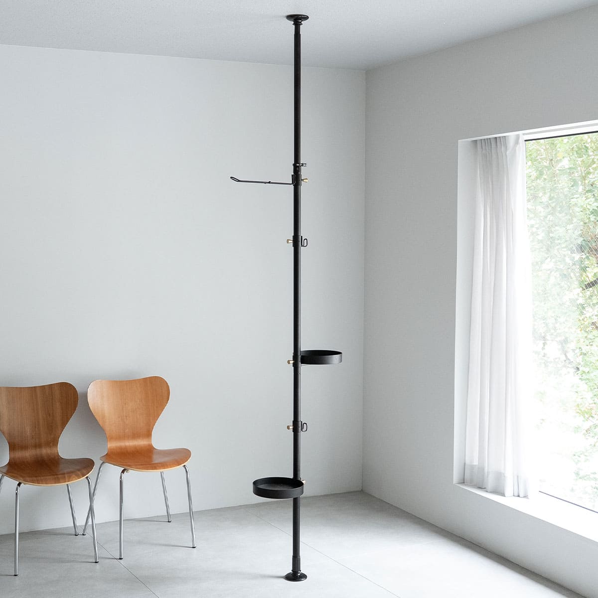 天井突っ張り式 突っ張り収納 突っ張りラック 高さ217~268cm スリム 玄関 リビング 賃貸 ハンガーラック ポールラック ポールハンガー コートハンガー 飾り棚 つっぱり ディスプレイ 工事不要