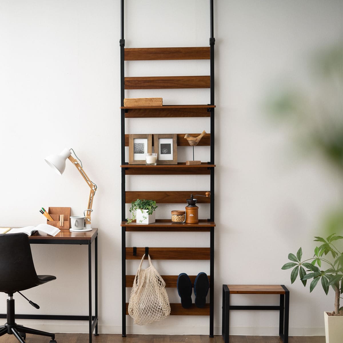 ウォールラック 幅60cm 幅80cm つっぱりタイプ 突っ張り棚 突っ張りラック ウォールシェルフ 収納棚 飾り棚 間仕切り 壁面収納 リビング収納 収納家具 ディスプレイ 賃貸