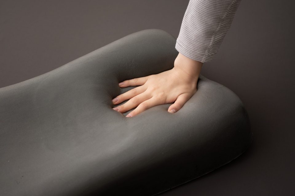 低反発枕の向きは何が正しい？安眠のため角度や寝姿勢も確認しよう