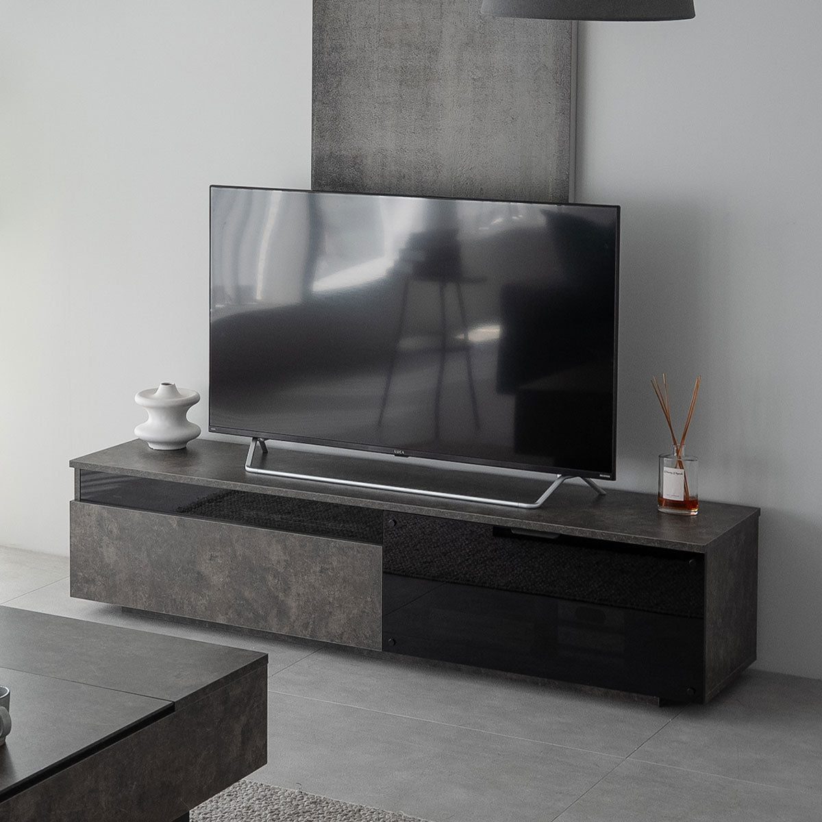 テレビボード テレビ台 幅120cm 32型～70型対応 背面収納スペース付き ローボード テレビラック AVラック 収納棚 ロータイプ フラップタイプ 大型テレビ対応