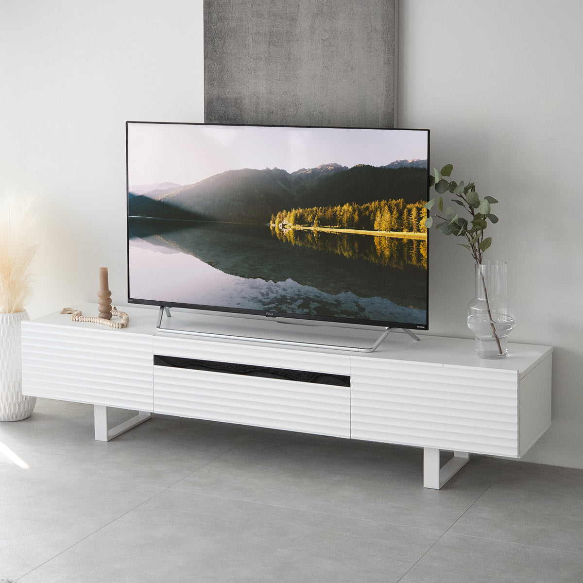 テレビボード テレビ台 ローボード 幅180cm 波目デザイン 可動棚付き マグネット式扉 テレビラック AVラック 収納棚 ロータイプ フラップタイプ 32型～60型対応 大型テレビ対応
