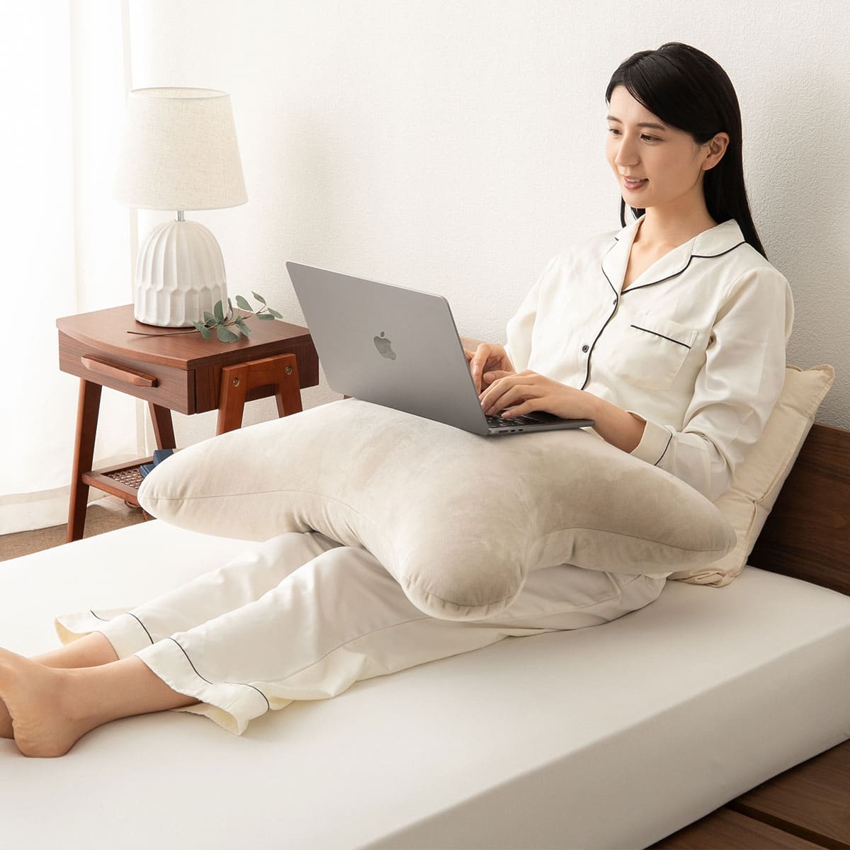 至福の睡眠】 マシュマロ 抱きしめピロー 抱き枕 クッション 足枕 腰