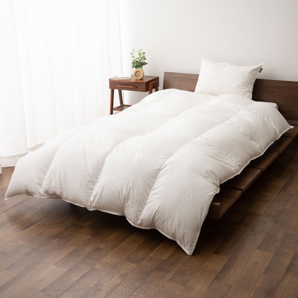 羽毛布団 クイーン 大増量 ニューゴールド 白色 日本製 210×210cm Amazon｜安眠工場 羽毛布団 クイーン【羽毛量1.7kg】 日羽協