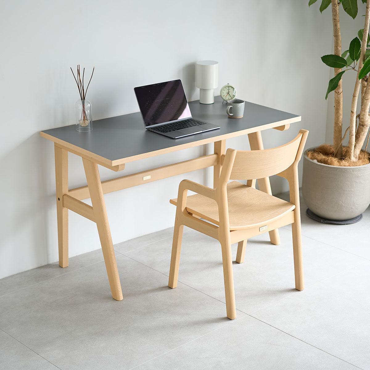 ワークデスク PCデスク パソコンデスク 幅120cm 学習デスク 学習机 勉強机 食卓テーブル ハイテーブル 作業スペース 木製 食卓用 リビング ダイニング オフィス カフェ 飲食店 ショップ 施設 ショールーム 食事 ワーク 作業 PC 在宅 リモート テレワーク リビング学習 キッズデスク 勉強 学習 宿題 空間に溶け込む クラット